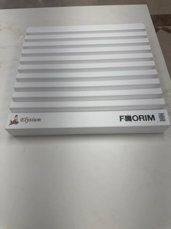Slab Table Top Display - 10 Slots